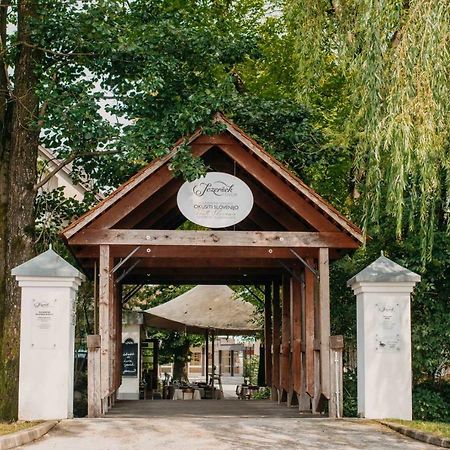 Hotel Dvor Jezersek Brnik Cerklje na Gorenjskem Esterno foto