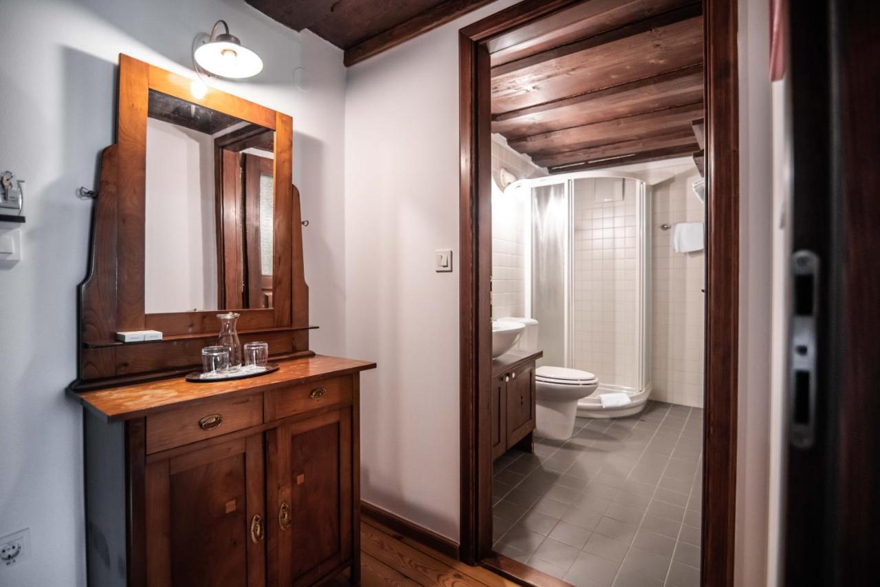 Hotel Dvor Jezersek Brnik Cerklje na Gorenjskem Esterno foto