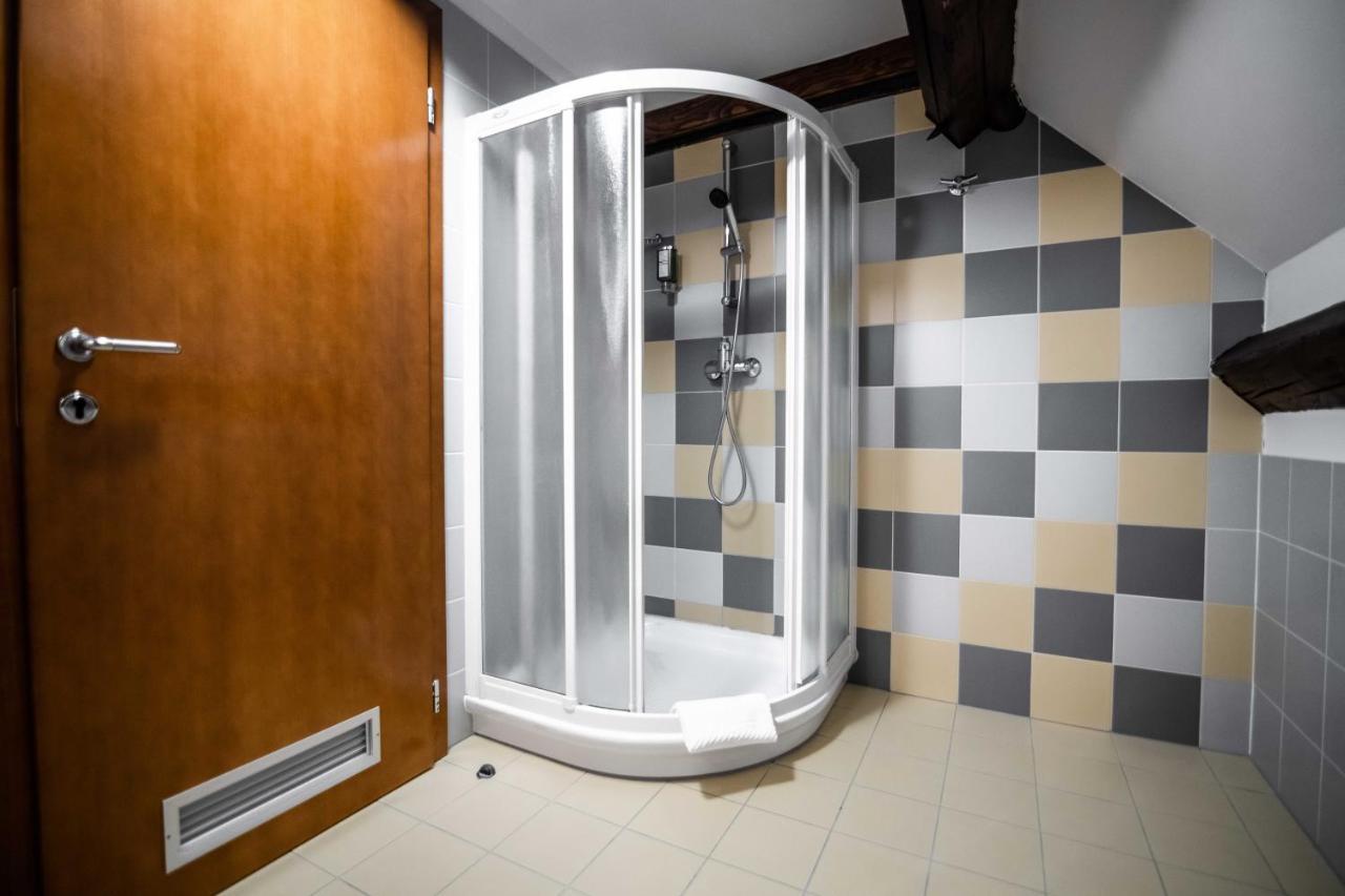 Hotel Dvor Jezersek Brnik Cerklje na Gorenjskem Esterno foto