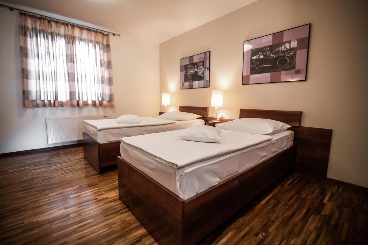 Hotel Dvor Jezersek Brnik Cerklje na Gorenjskem Esterno foto