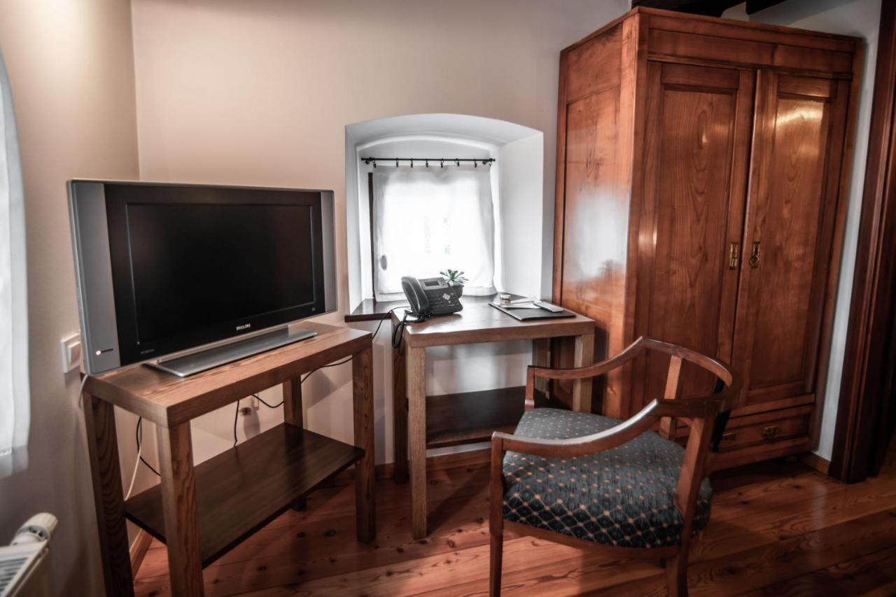 Hotel Dvor Jezersek Brnik Cerklje na Gorenjskem Esterno foto