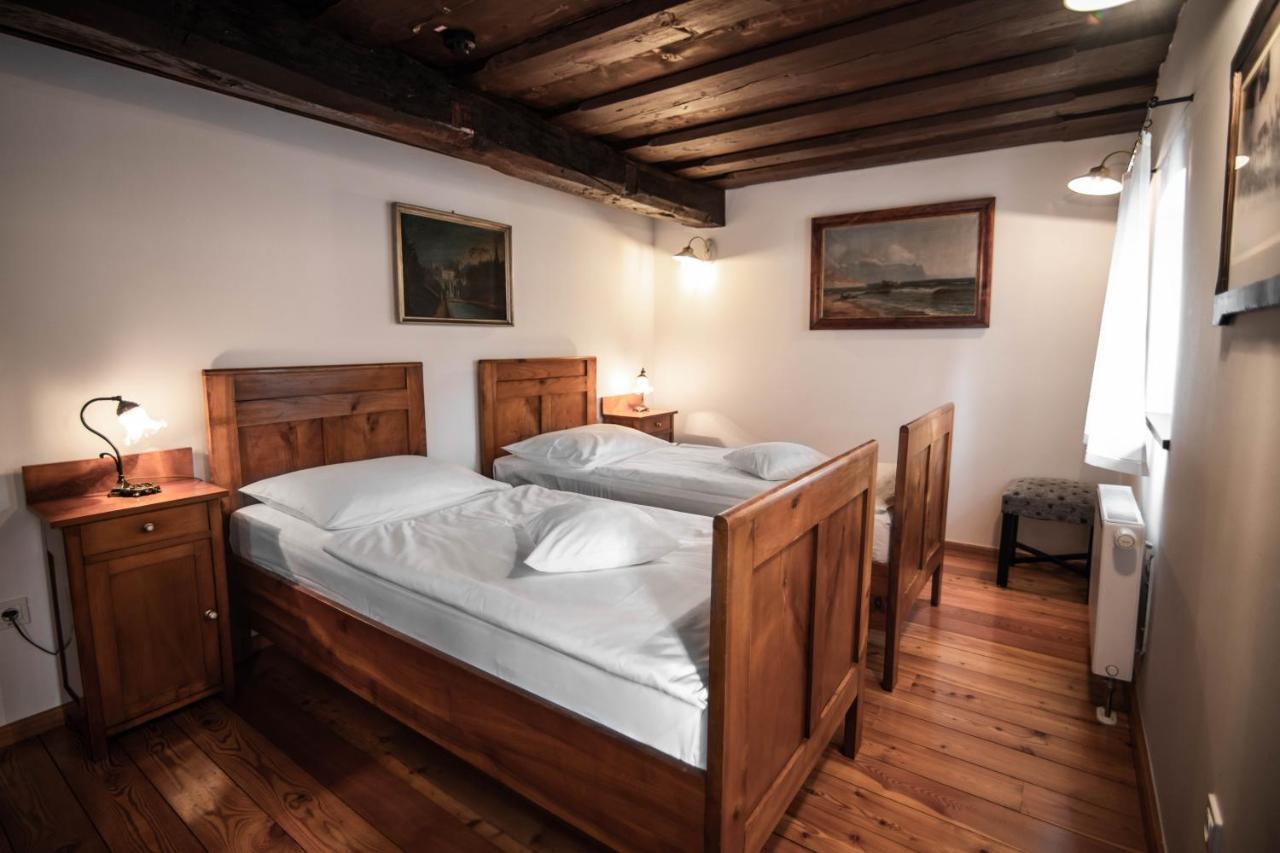 Hotel Dvor Jezersek Brnik Cerklje na Gorenjskem Esterno foto