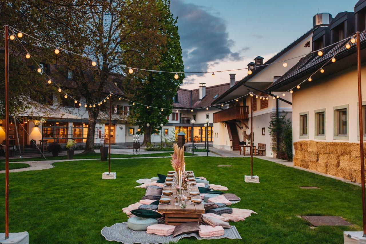 Hotel Dvor Jezersek Brnik Cerklje na Gorenjskem Esterno foto