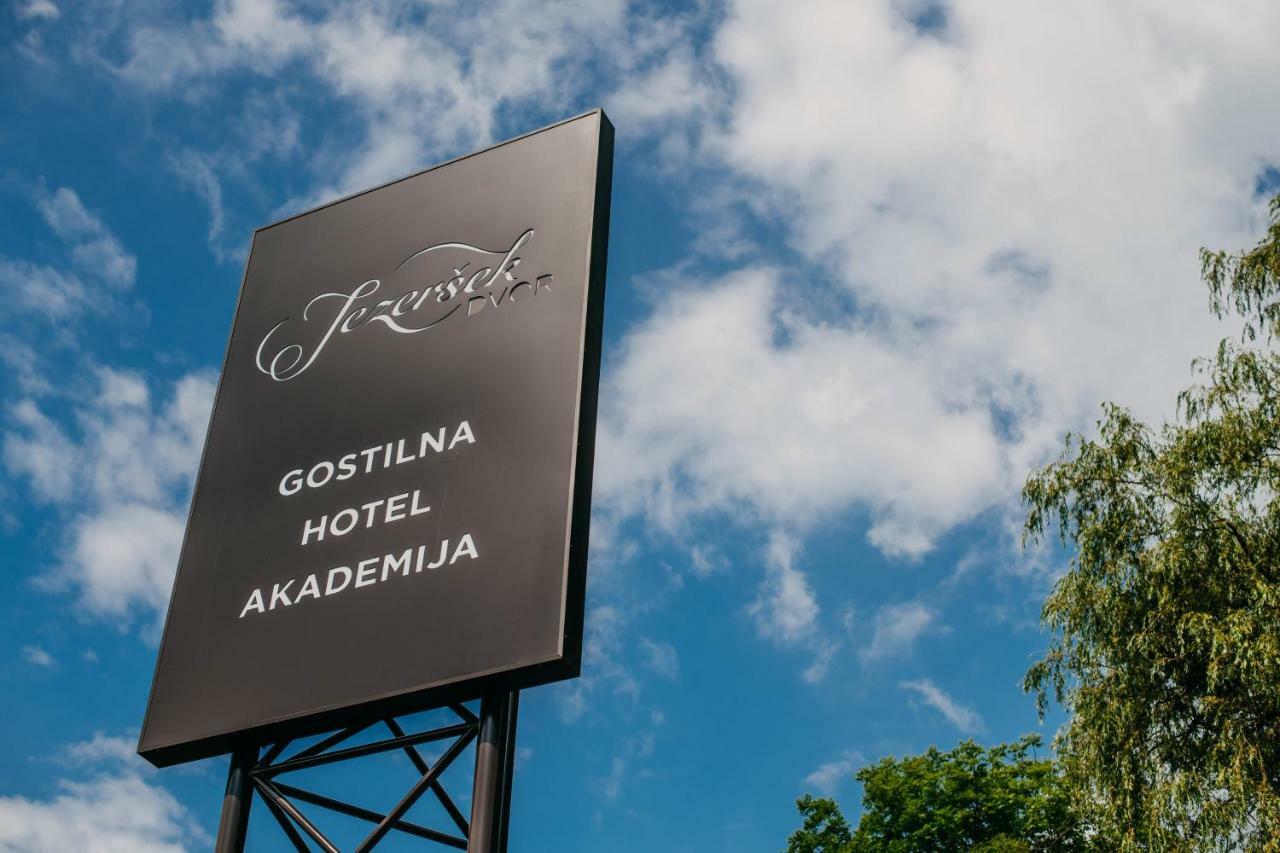 Hotel Dvor Jezersek Brnik Cerklje na Gorenjskem Esterno foto