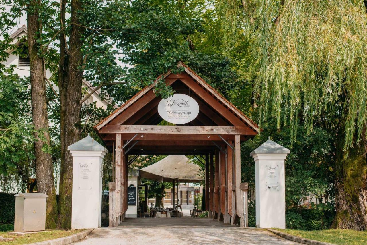 Hotel Dvor Jezersek Brnik Cerklje na Gorenjskem Esterno foto