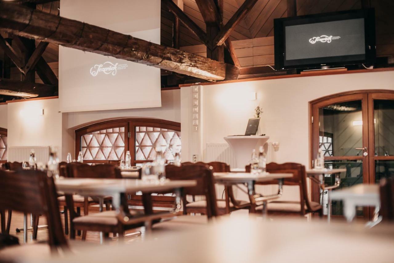 Hotel Dvor Jezersek Brnik Cerklje na Gorenjskem Esterno foto