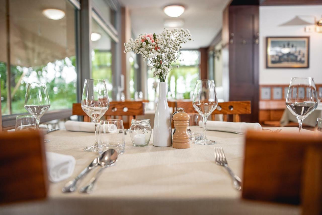 Hotel Dvor Jezersek Brnik Cerklje na Gorenjskem Esterno foto